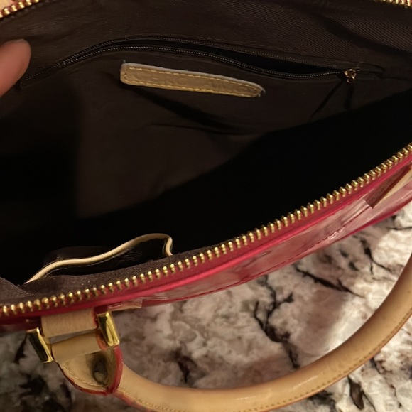 Great bag! Very flashy, classy, sexy!! - Picture 2 of 5